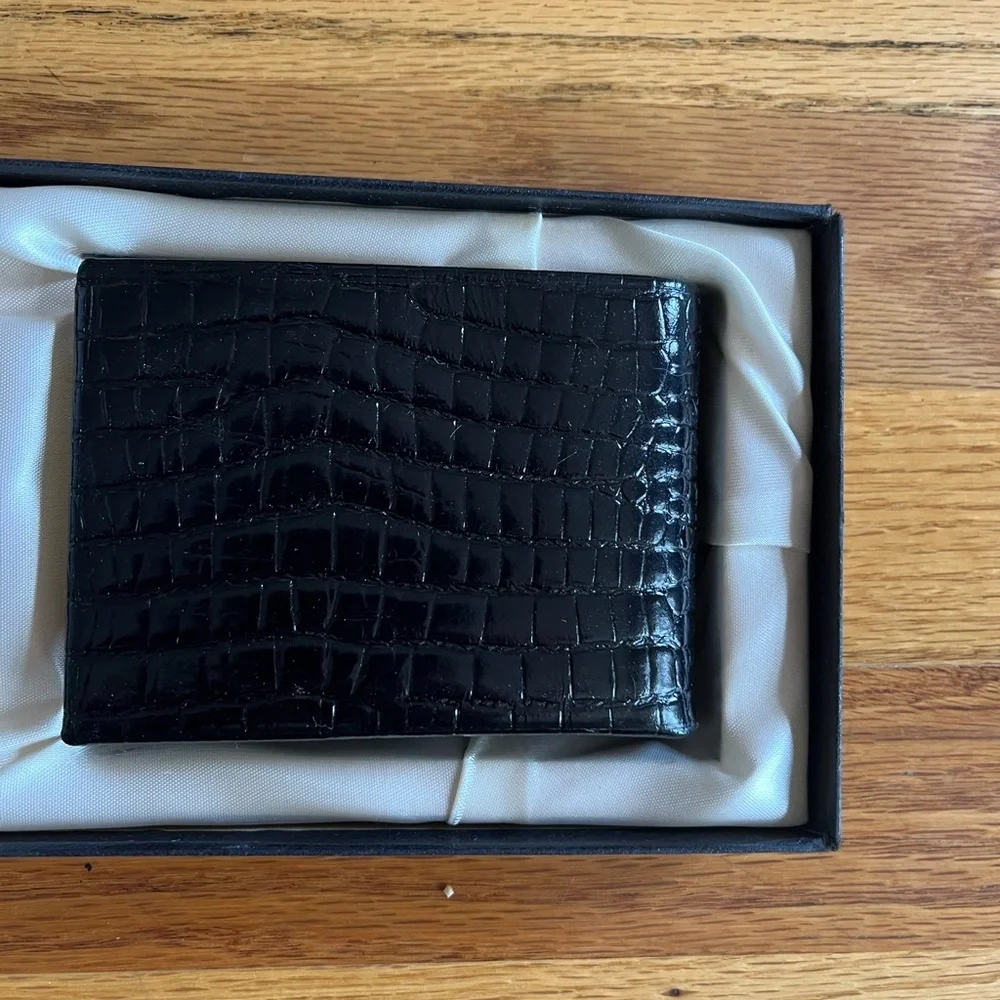 EMBOSSED leather Wallet and Key shoulder Set Black